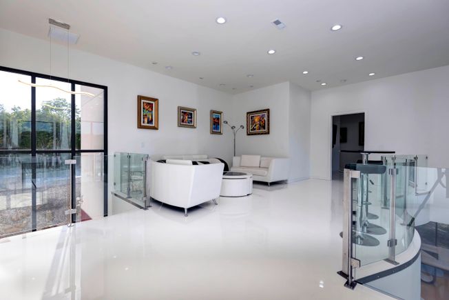 Symphony house upstairs lounge 