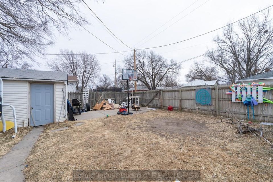 813 n adams grand island  ne 68803 d 5