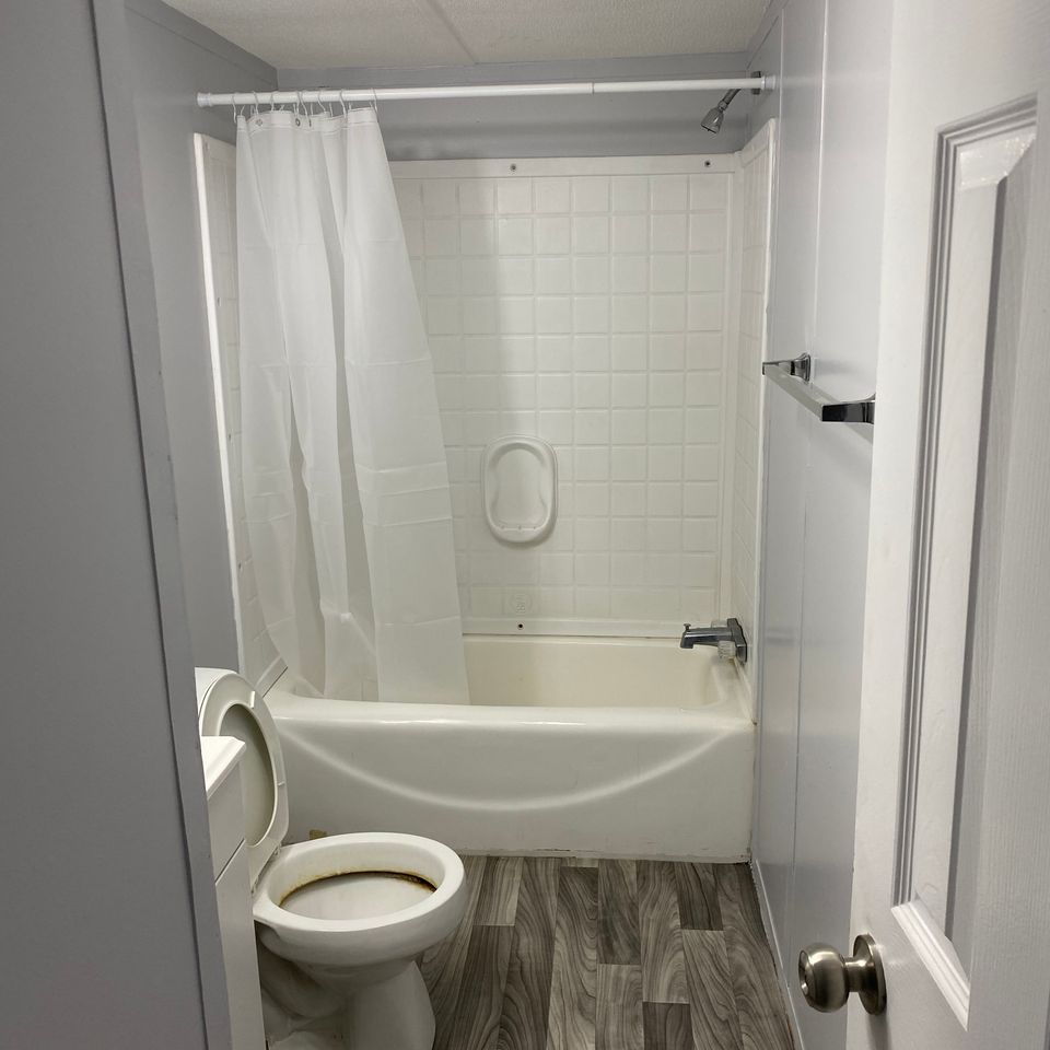 Lot 15 spare bath