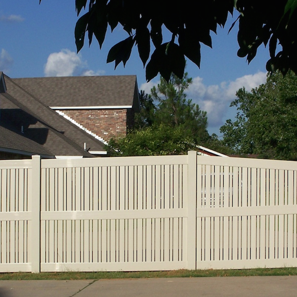 Midland vinyl fence   deck company   tulsa and coweta  oklahoma   vinyl metal wood fence sales and installation   semi privacy   vinyl beige semi private fence  alternating slat width  tall20170609 5047 asmpii