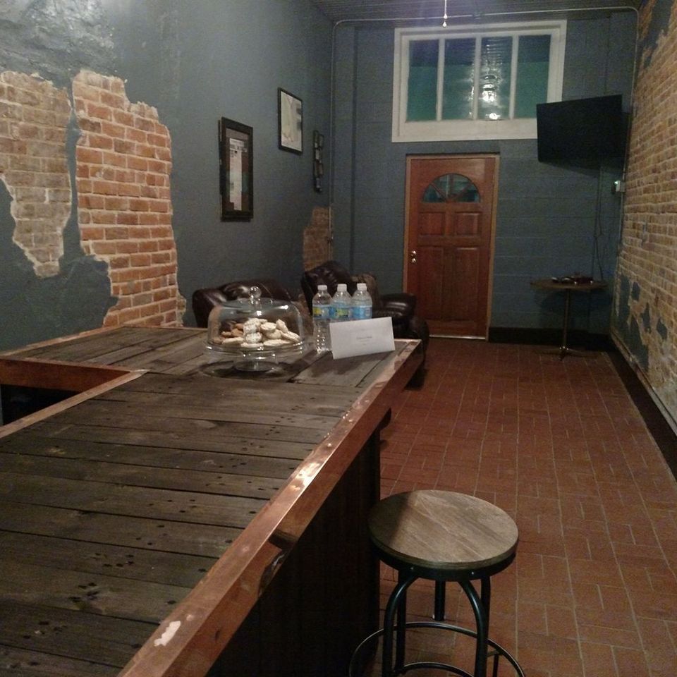 Grooms suite bar