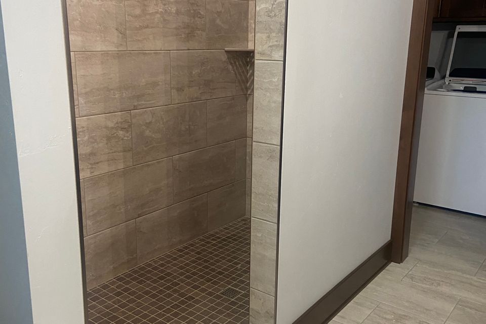 Img 0183 shower walls limitless beige 12x24