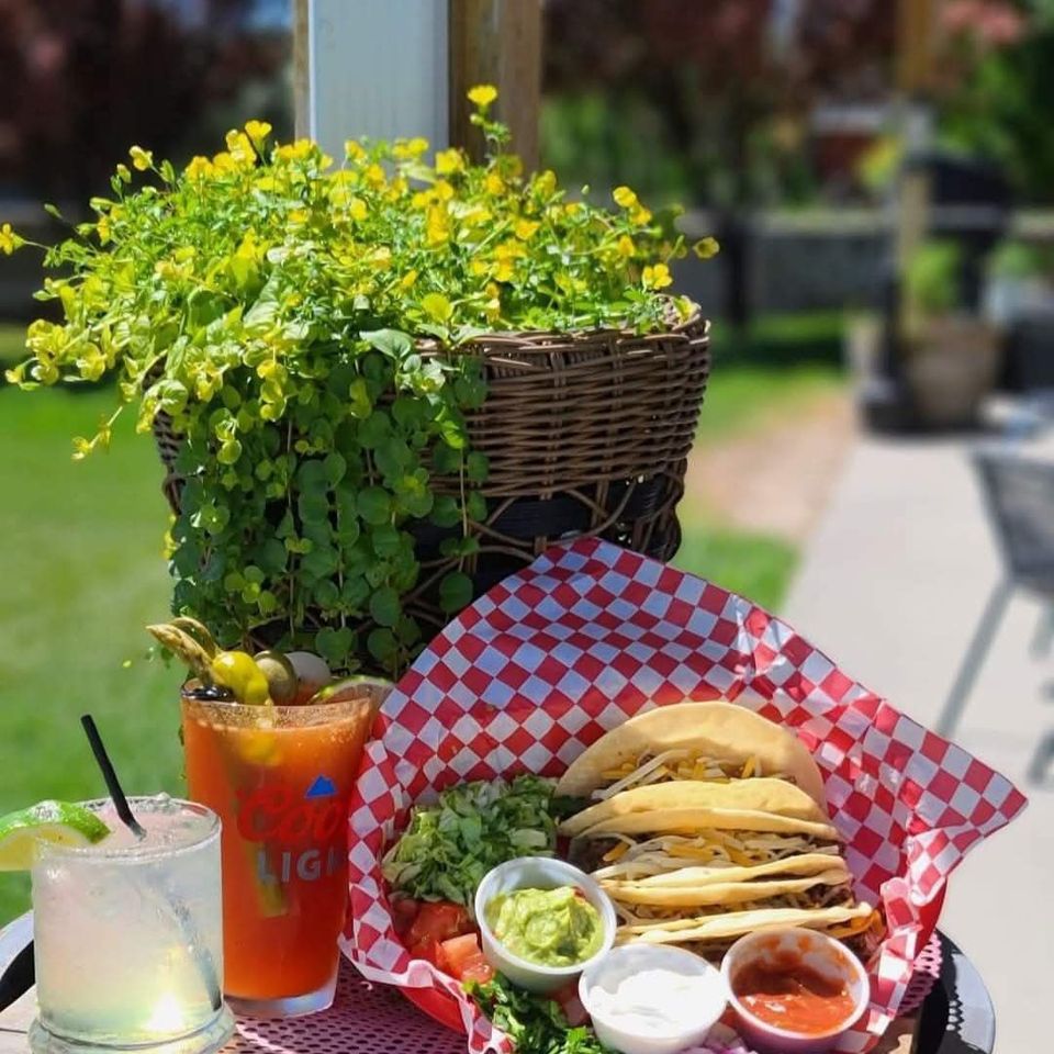 Taco and drinks