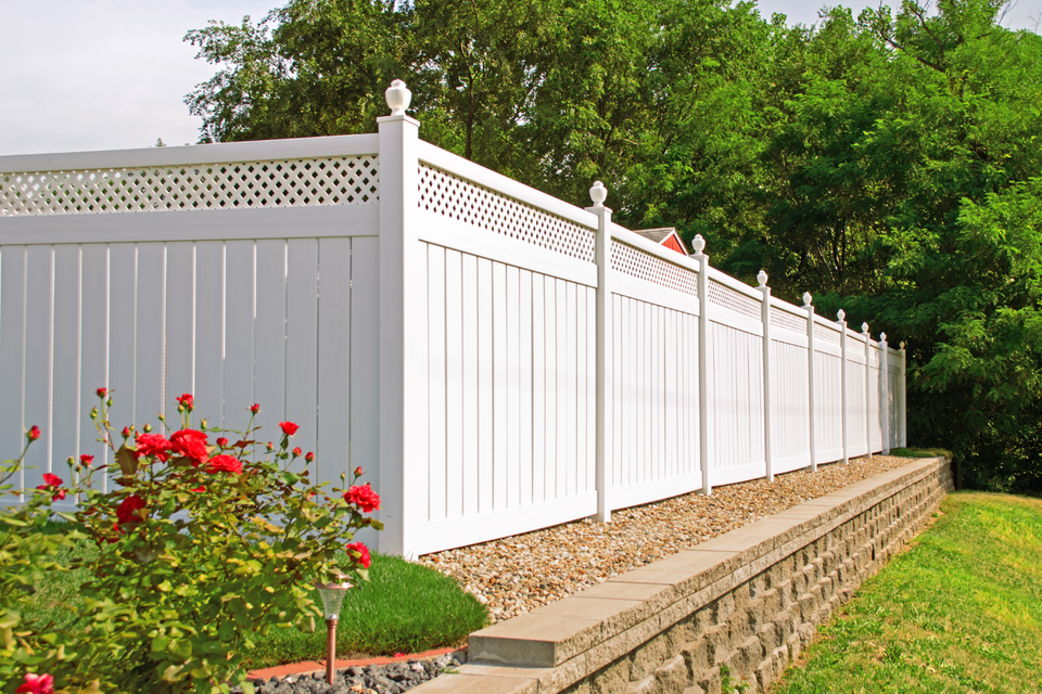 Lattice top vinyl fence vinyl
