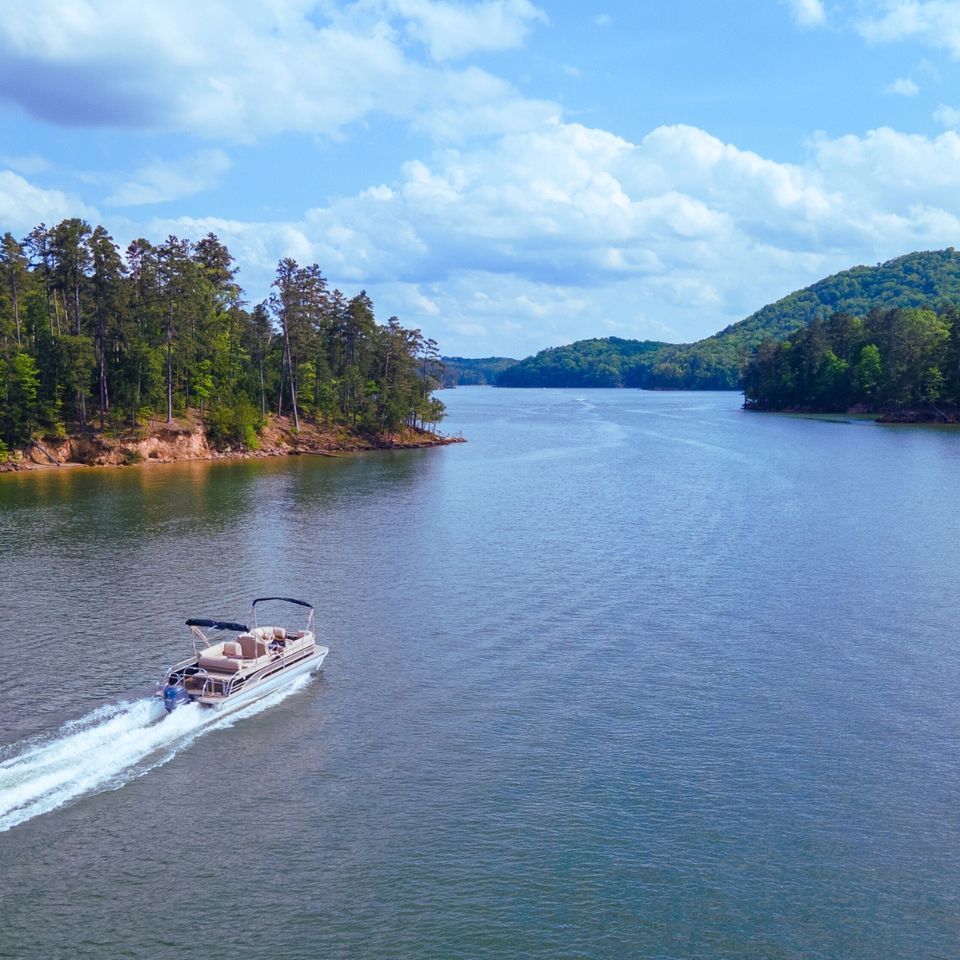 Lake hickory pub   marina   website (3)