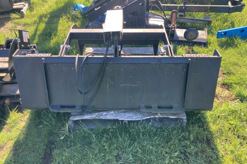 Grapple bucket back