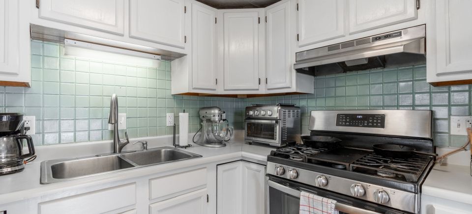 15 web or mls 201 edwards ave 17