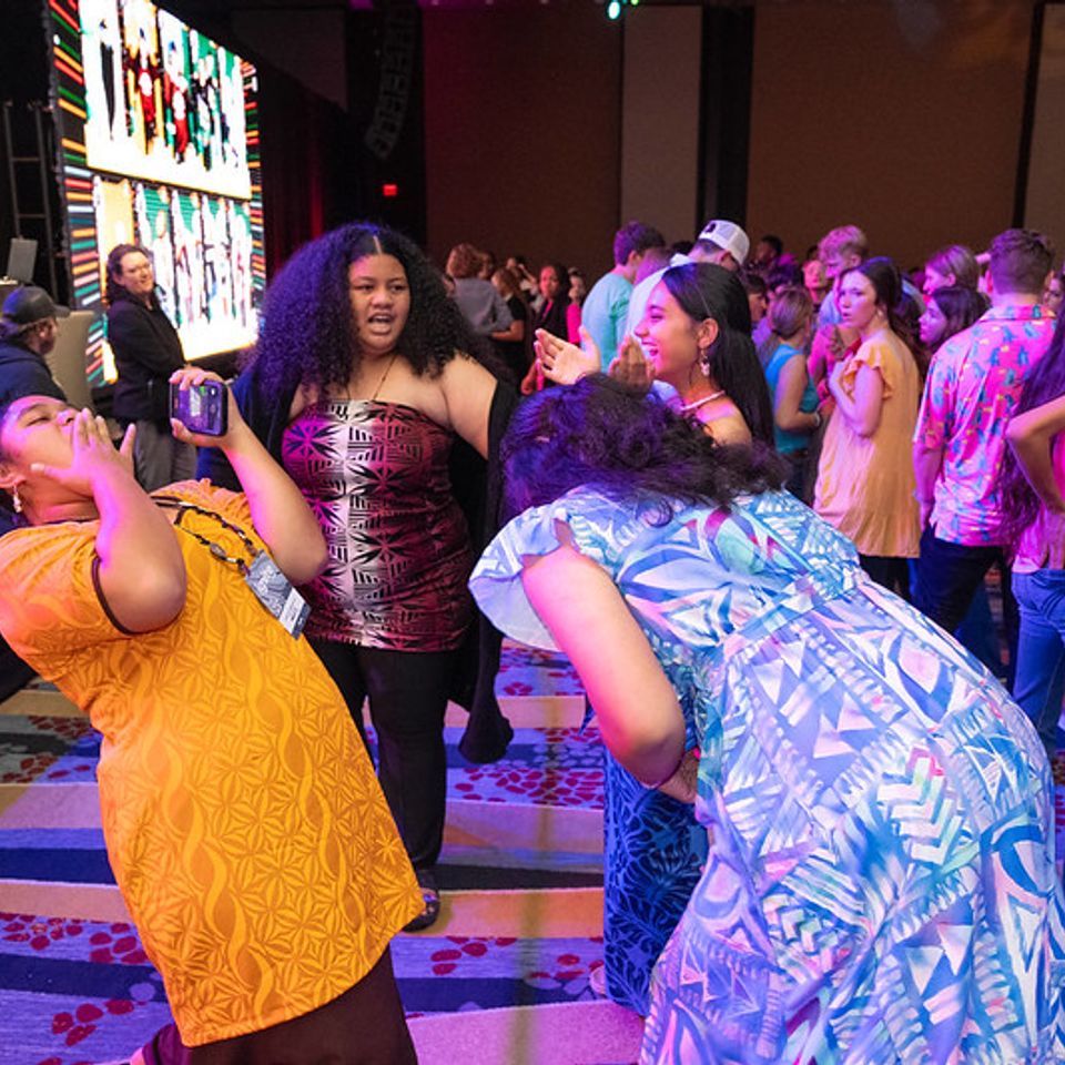 54399352980 facd49404f c