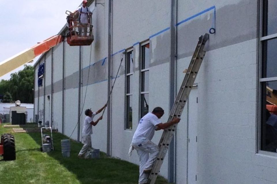 Exterior painting crew