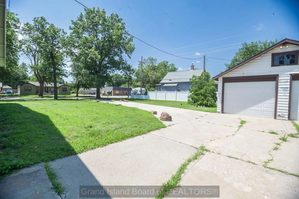 2104 w state st grand island e 7