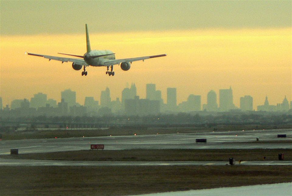 Jfk.plane20130811 18998 j4f9ht 0