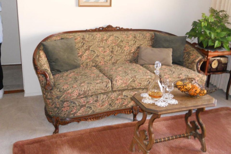 Tan pink floral sofa20111107 29865 54ruzp 0