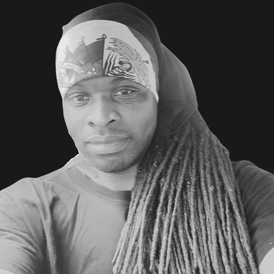 Chatta zoe pound black n white web pic