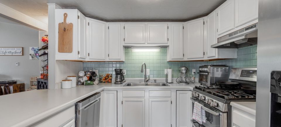 25 web or mls 201 edwards ave 3 (2)