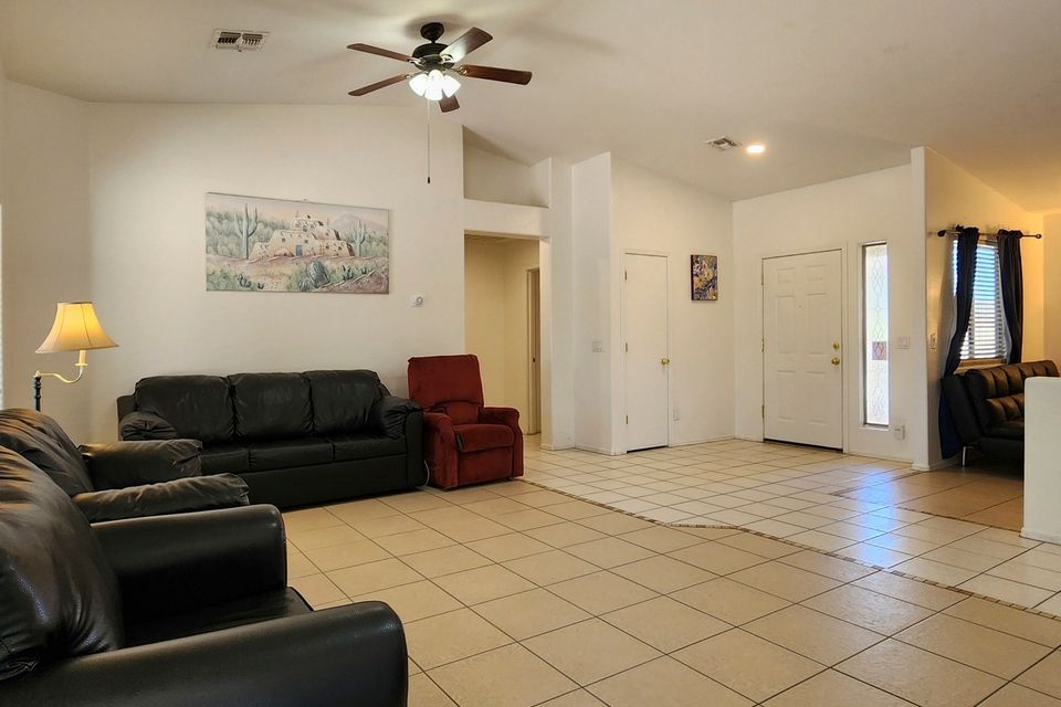 Living room 5