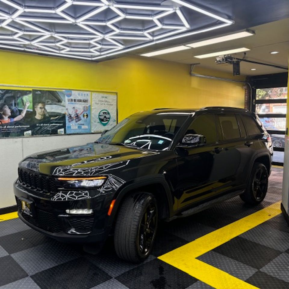 Window tints on black Jeep Grand Cherokee