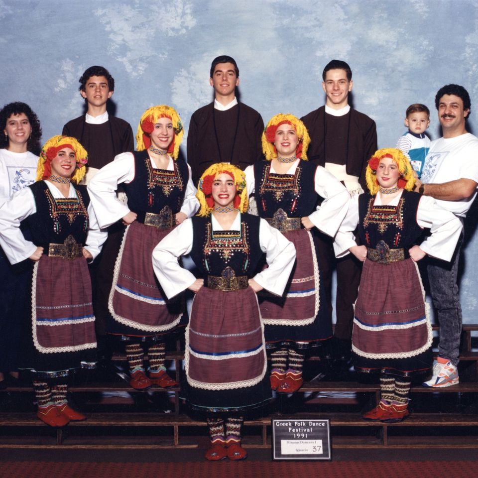 1991 minoans 1 pose