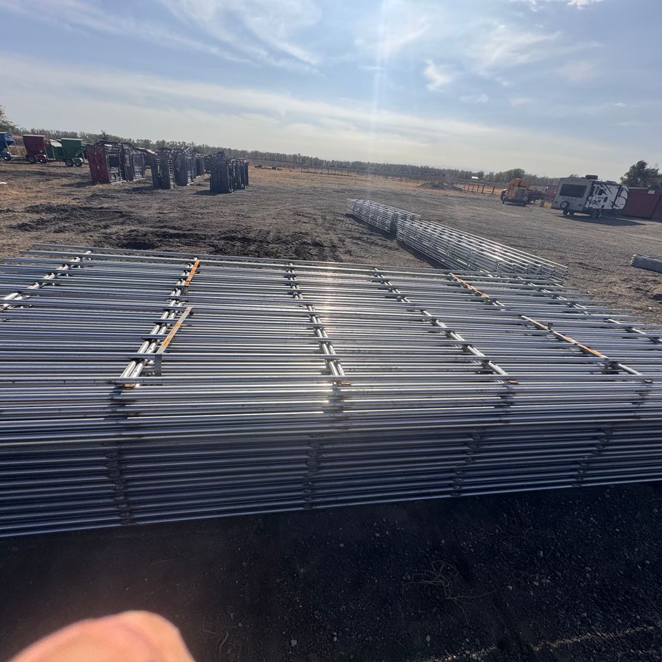 Continuous fence (1)