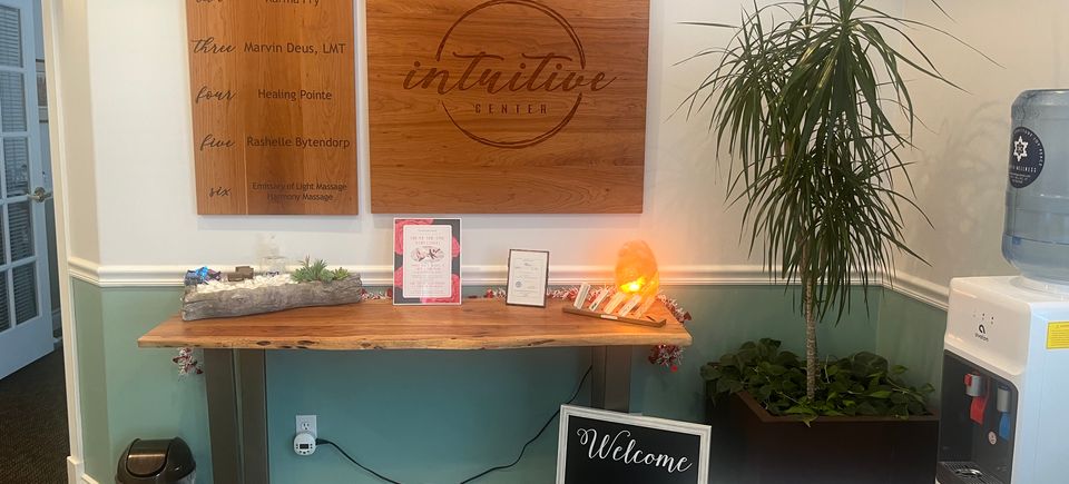 Intuitive center entryway