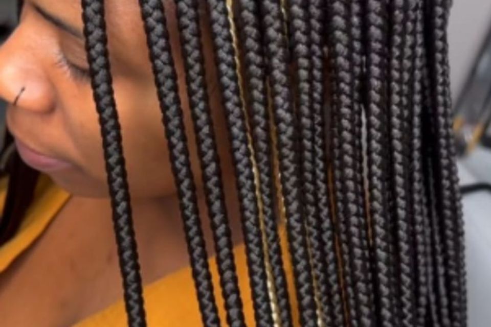 Medium knotless braid   200