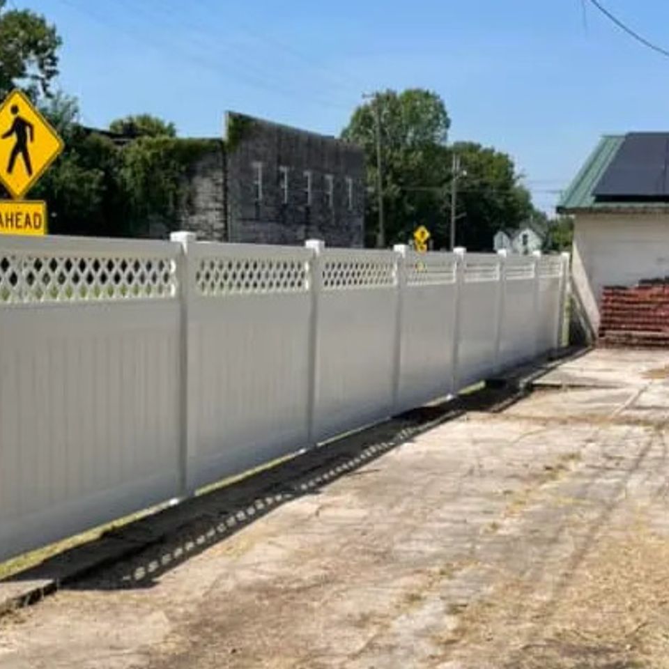 pvc vinyl privacy fence with lattice topper