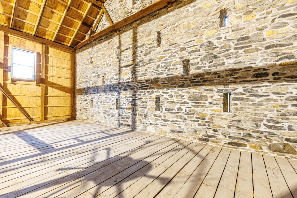 Tim nolt   barn (10)