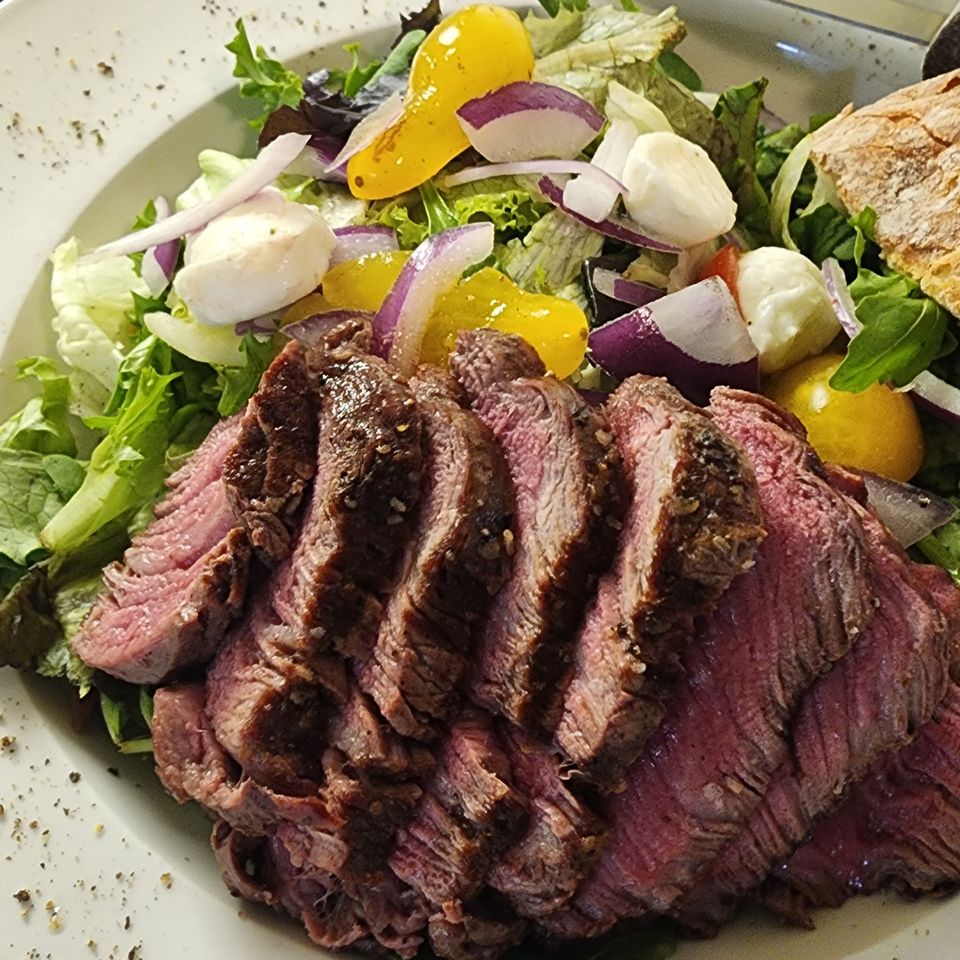 Caprese steak salad 3