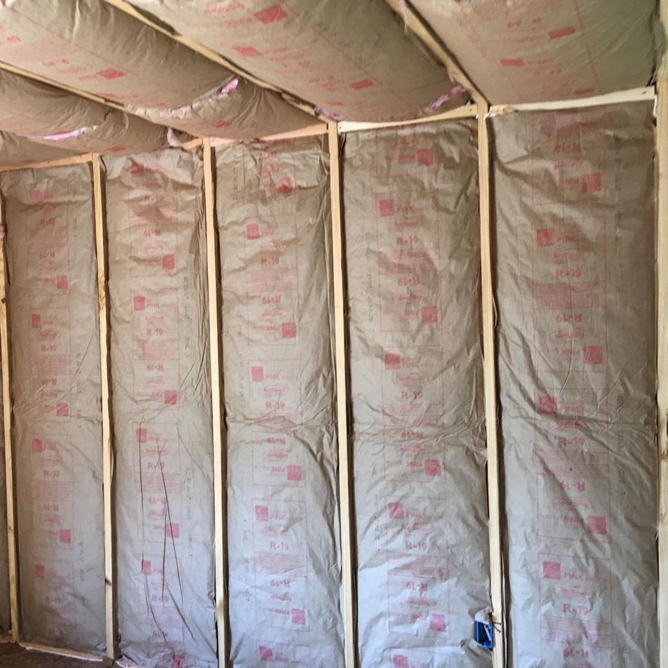Installed kraft faced batt insulation