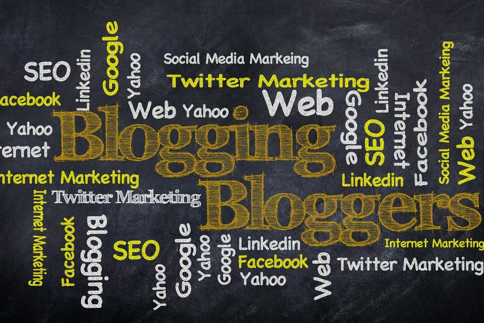 Blogging g2182b6431 1920