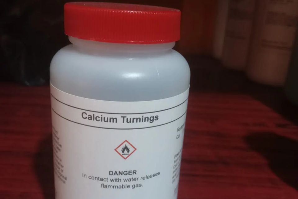 Calcium turnings original