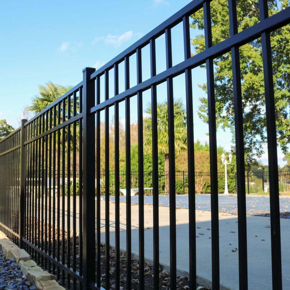 3 rail aluminum fence 1024x819