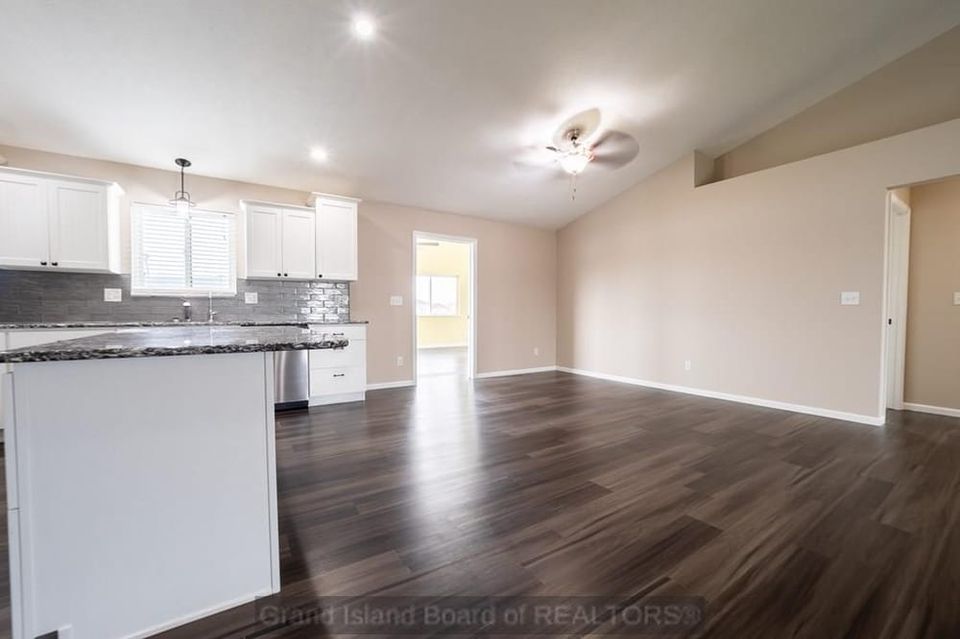 2104 ebony lane grand island b 3