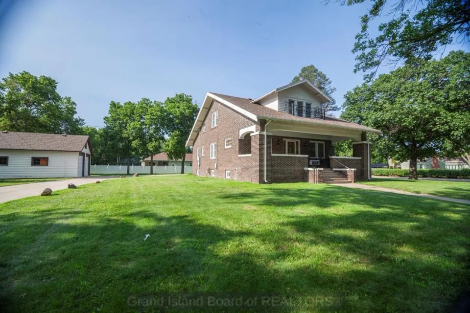 2104 w state st grand island f 2