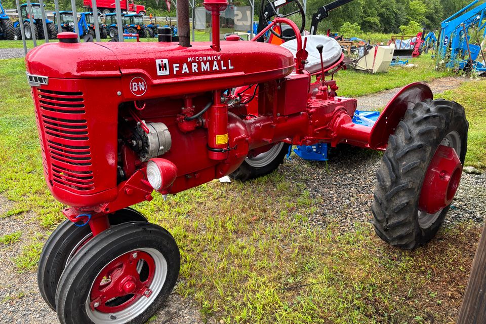 Farmall b left side