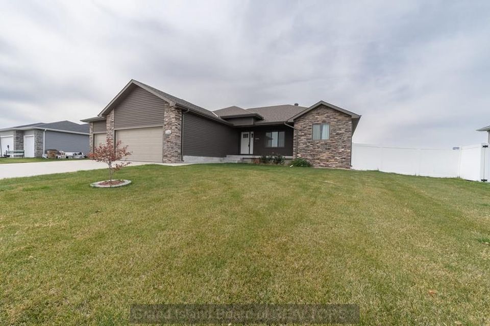 2104 ebony lane grand island e 5