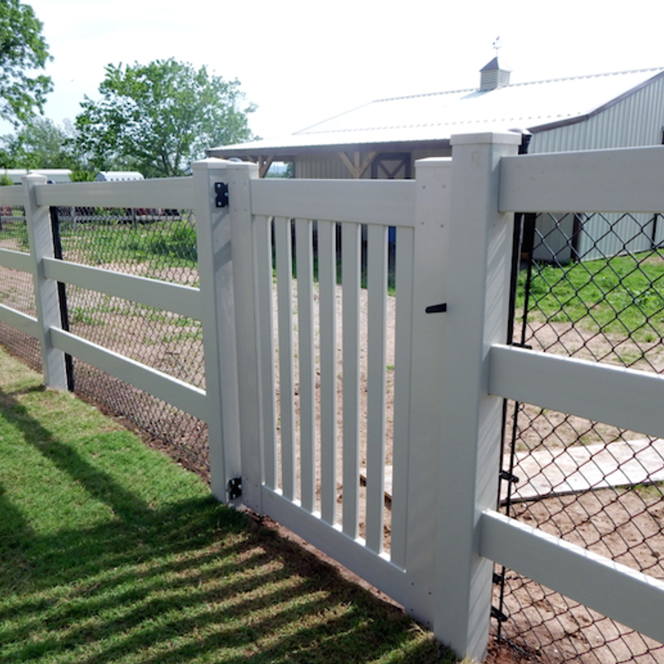 Midland vinyl fence   deck company   tulsa and coweta  oklahoma   vinyl metal wood fence sales and installation   ranch rail   vinyl white ranch rail fence with 3 rails  white vinyl semi private gate  black chain link closeup20170609 5047 1hqfg98