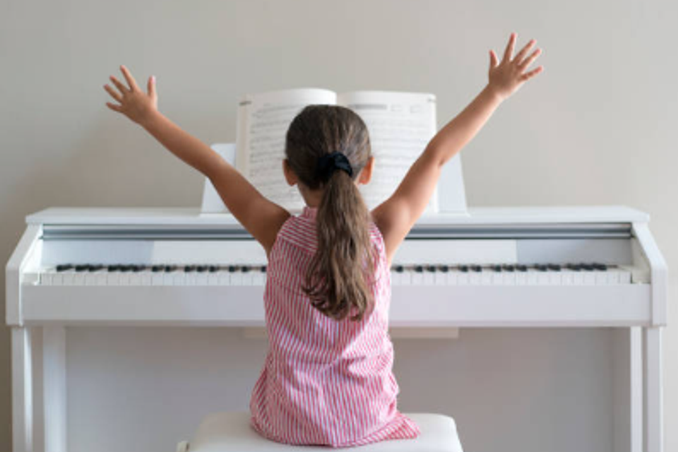Beginners to Intermediate Piano Lessons