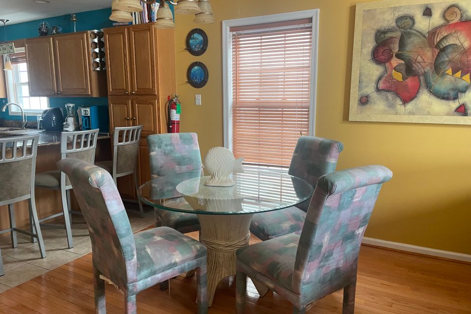 Baker dining rm