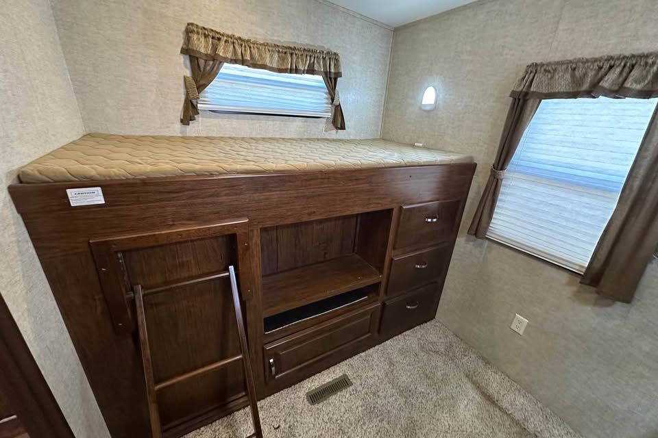2013 keystone 9