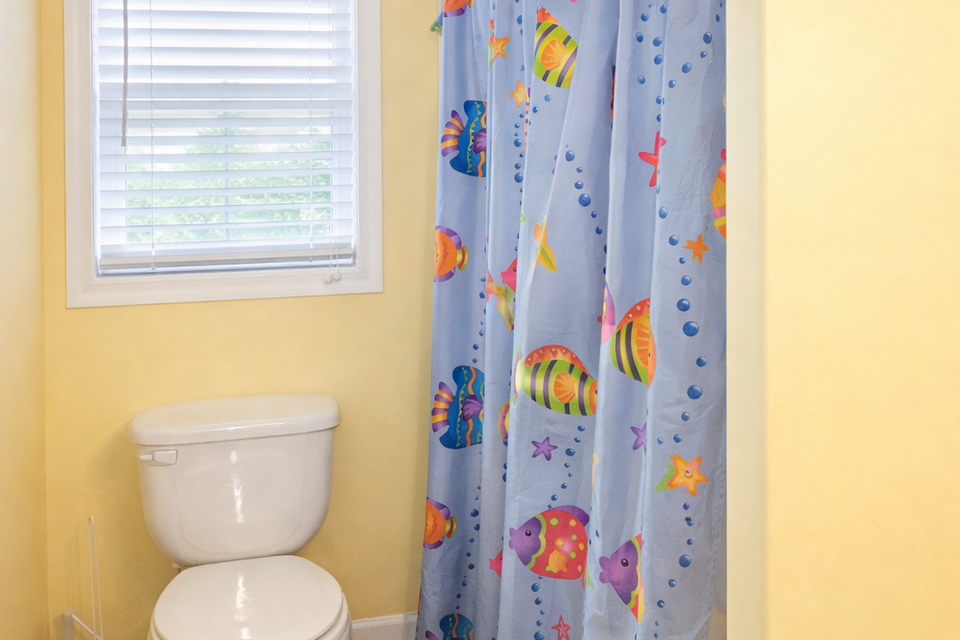 Baker bathroom (2)