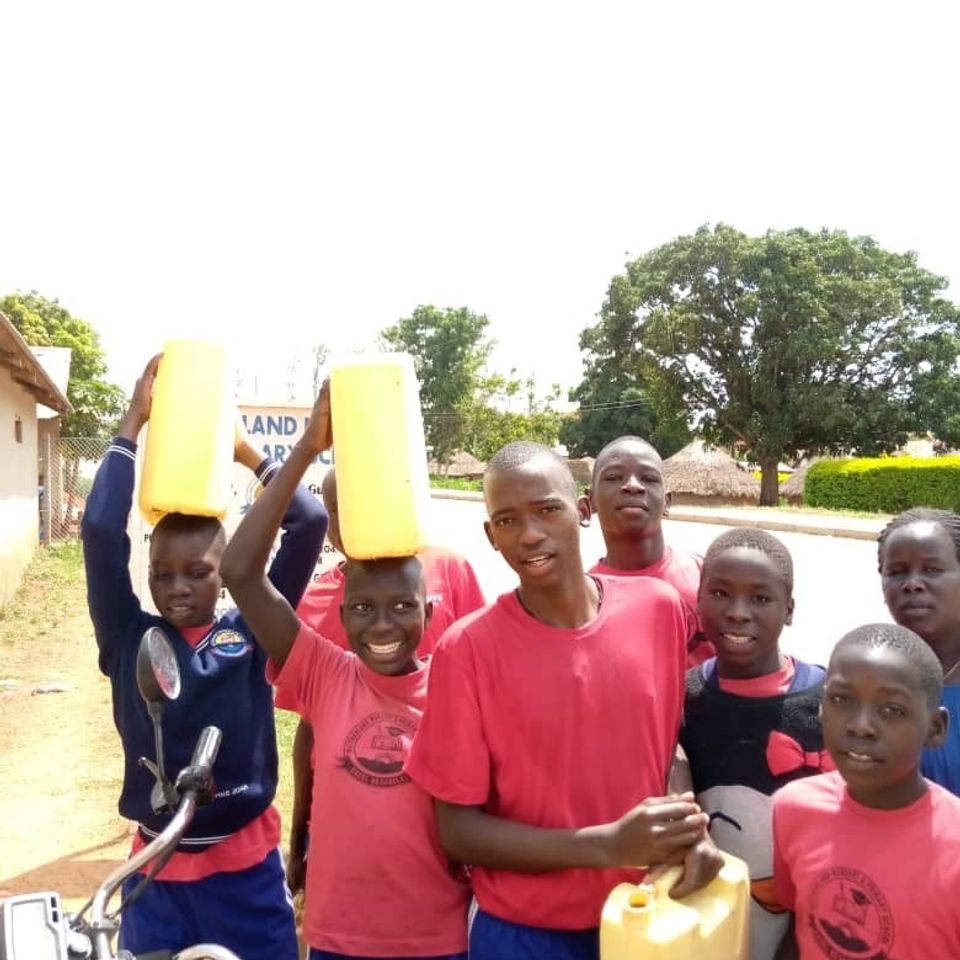 Happy students who now have clean deep aquifer water