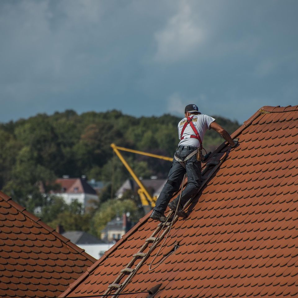 Bluelightpictures roofers g4cd7ed03f 1920