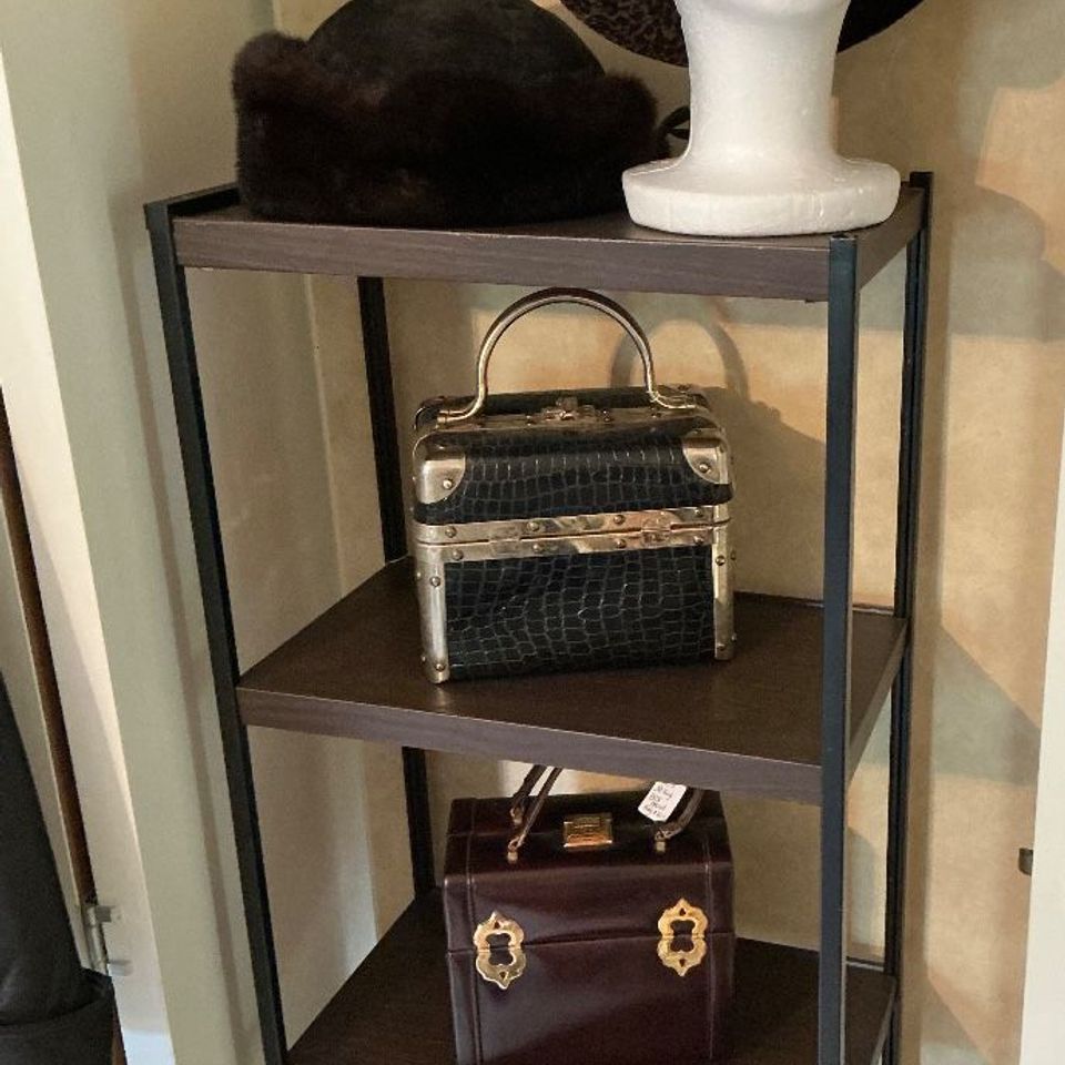 Larrison estate sales woodfield cincinnati096