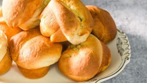 The butter lovers dinner roll 1