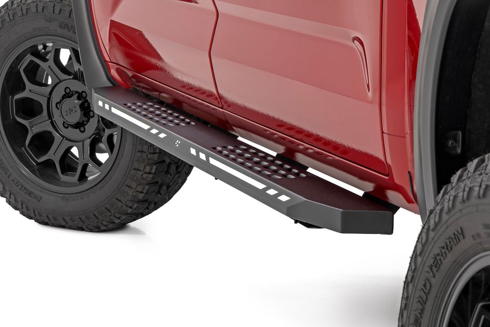 Red Toyota Tundra, red side steps
