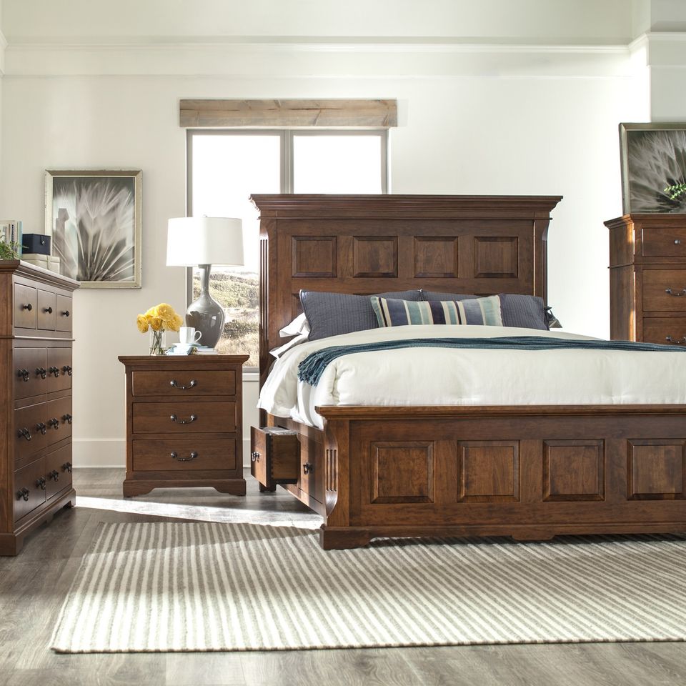 Longmeadow panel queen room