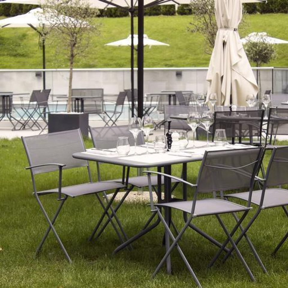 Restaurant table chairs grass 0