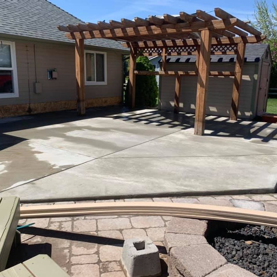 Backyard concrete patio in Eagle Idaho