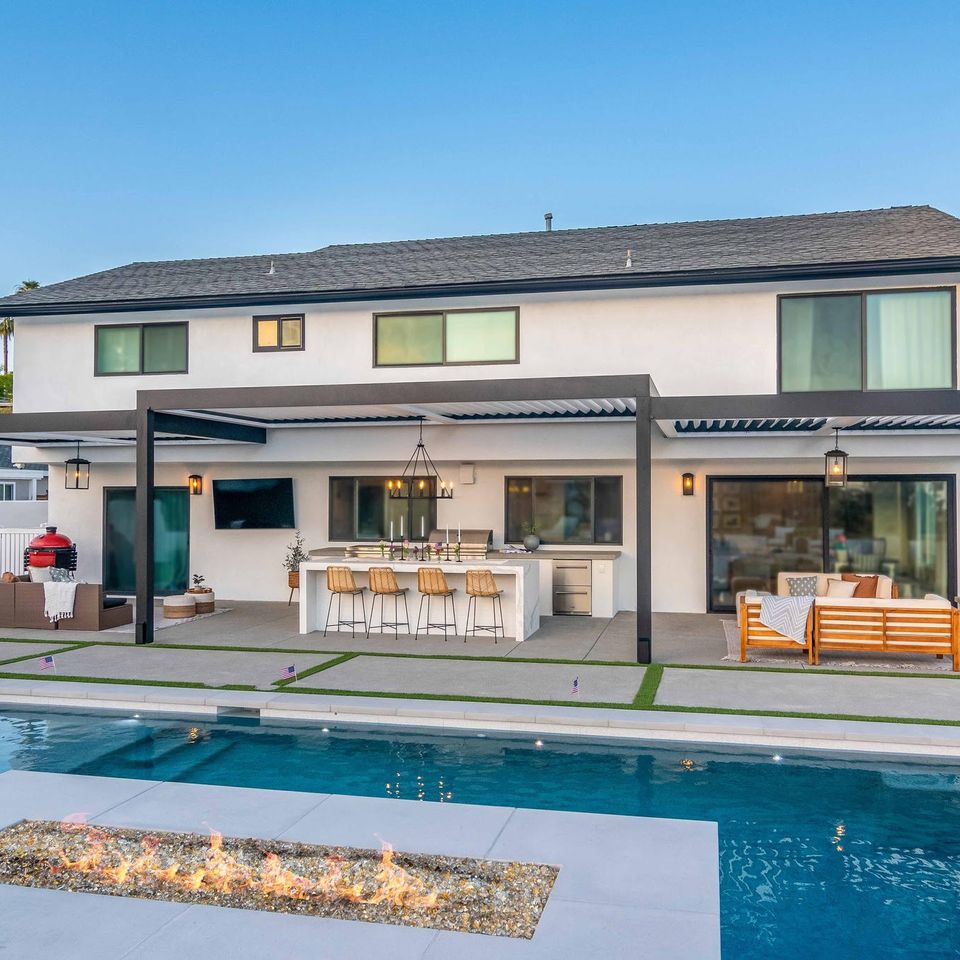 Legacy Outdoor Living Landscape Design - Portfolio Poolside