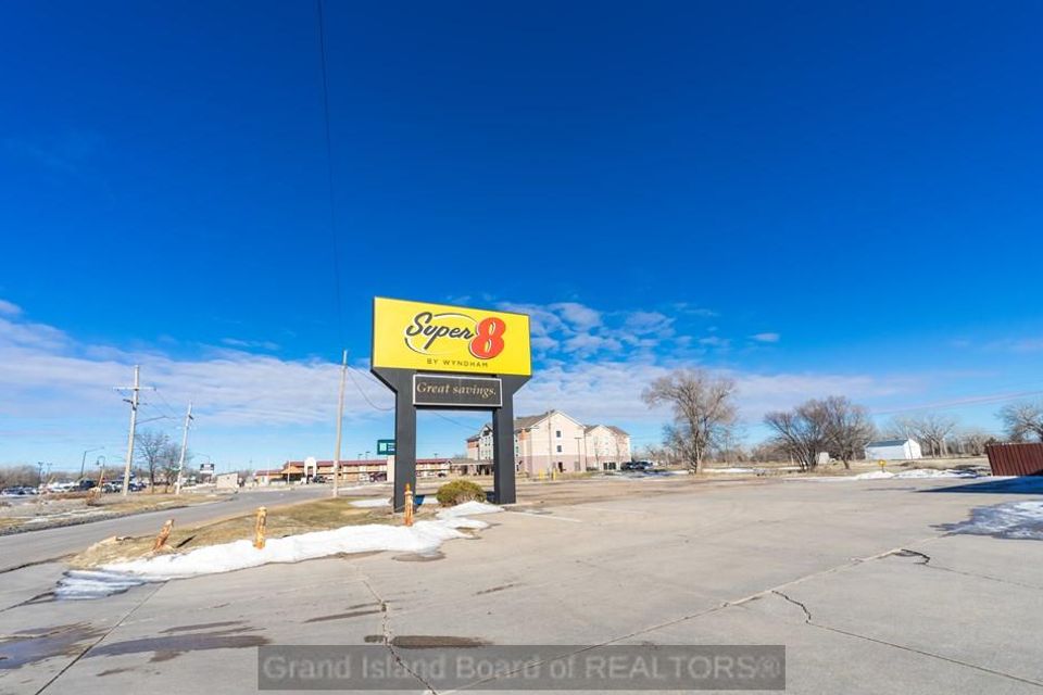 3205 s locust grand island super 8 d 4